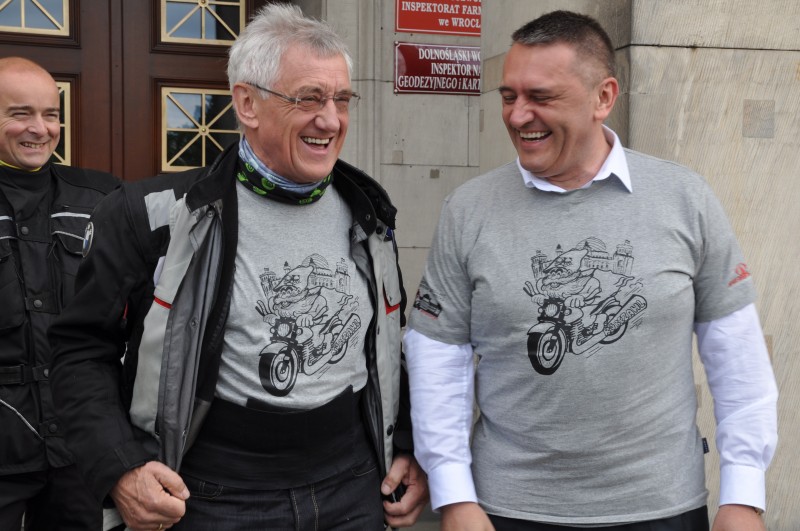 150 motocykli przed urzędem wojew&oacute;dzkim (ZOBACZ)