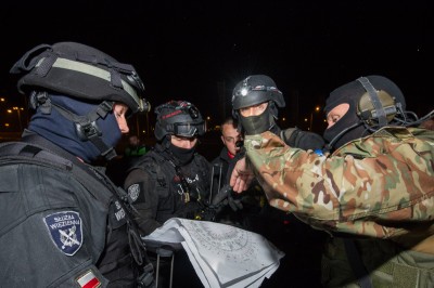 Antyterroryści na wrocławskim stadionie (ZDJĘCIA) - 16
