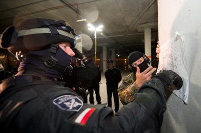 Antyterroryści na wrocławskim stadionie (ZDJĘCIA) - 27