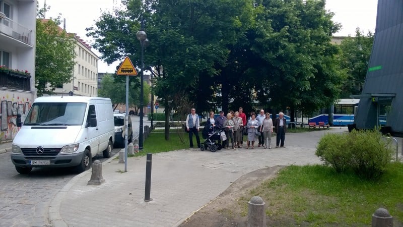 Kilka dni temu dowiedzieli się, że pod ich oknami stanie biurowiec - Zdjęcia z archiwum mieszkańców
