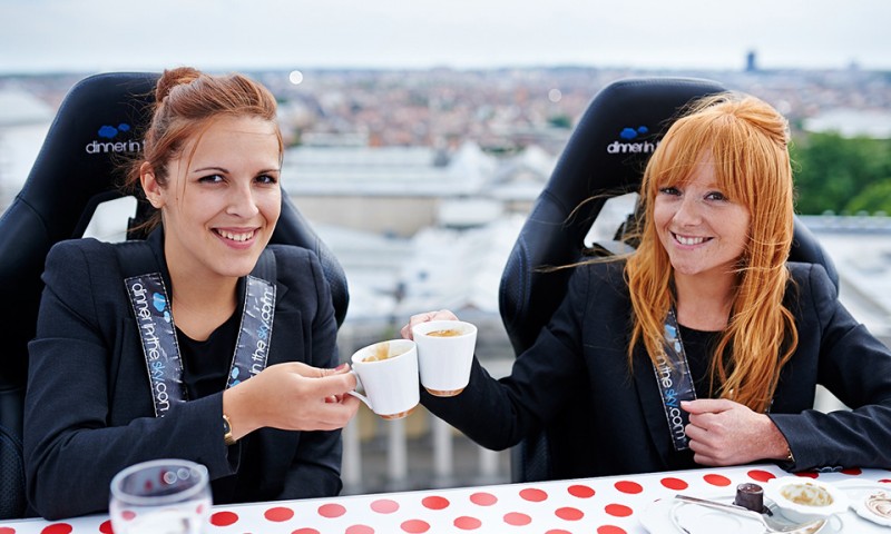 Dinner in the Sky, czyli kolacja w chmurach
