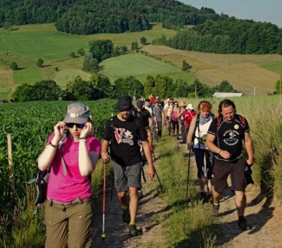 100 kilometrowy marsz w upale (MN&Oacute;STWO ZDJĘĆ)