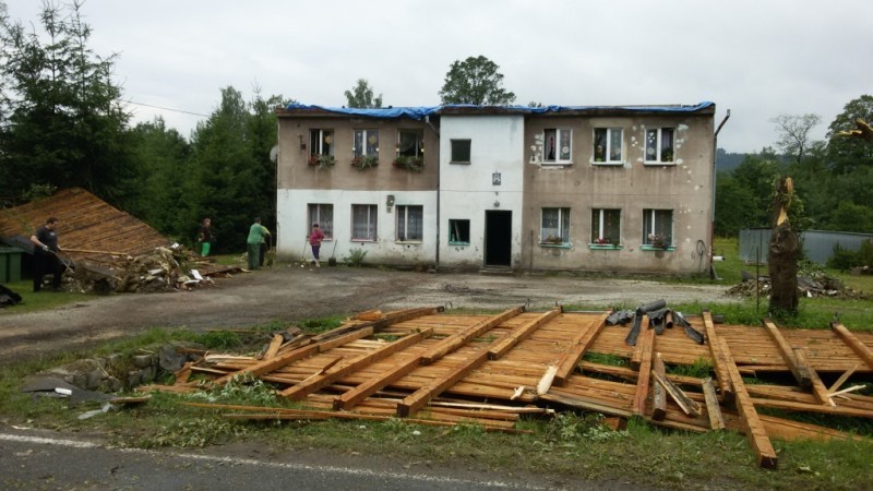 Nawałnica silna jak tornado. Wiatr zrywał dachy (ZDJĘCIA) - fot. Michał Wyszowski (Radio Wrocław)