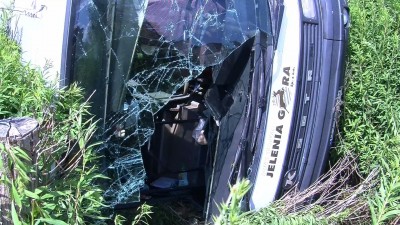 Jelenia Góra: Autobus wjechał do rowu, 11 osób rannych (FOTO) - 8