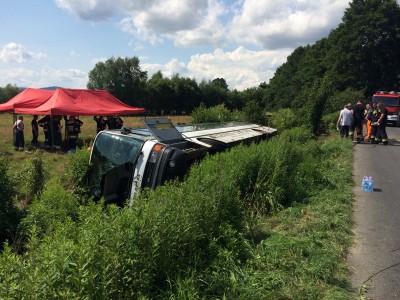 Jelenia Góra: Autobus wjechał do rowu, 11 osób rannych (FOTO) - 0