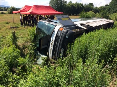 Jelenia G&oacute;ra: Autobus wjechał do rowu, 11 os&oacute;b rannych (FOTO)