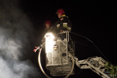 Świebodzice: Ogień na poddaszu opuszczonego budynku (FOTO) - 8