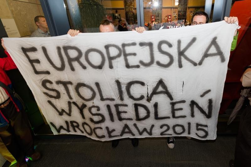 Przepychanki podczas spotkania premier Kopacz (ZDJĘCIA) –