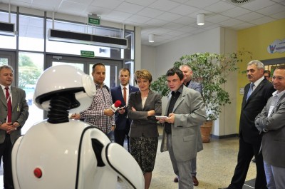 Minister Marię Wasiak przywitał robot EuGenius (Posłuchaj) - 10