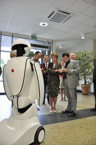 Minister Marię Wasiak przywitał robot EuGenius (Posłuchaj) - 6