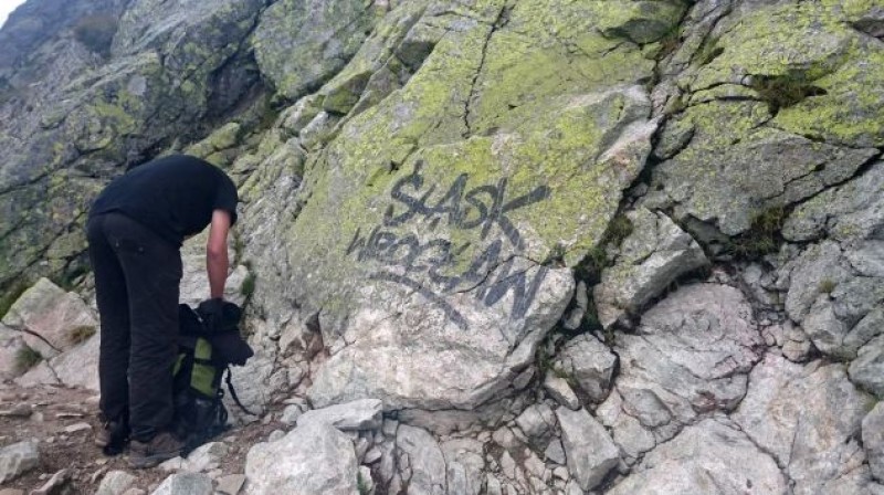 Kibole Śląska wysmarowali sprayem Tatry - fot. Facebook/Tatry – nie dla idiotów