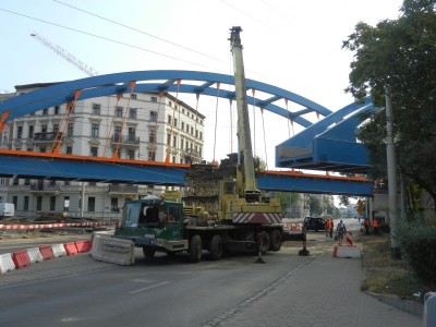Przesuwają wielkie przęsło wiaduktu (ZDJĘCIA)