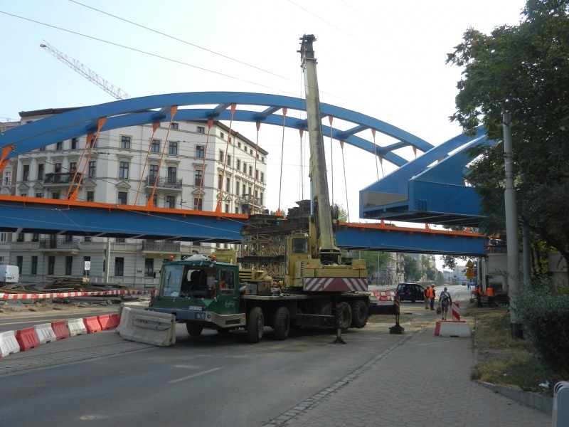 Przesuwają wielkie przęsło wiaduktu (ZDJĘCIA) - fot. PKP PLK