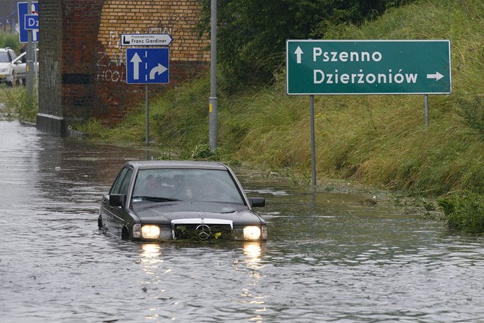 Dolny Śląsk: woda nadal groźna (Zobacz) - Świdnica  (Fot. Tomasz Pietrzyk) 