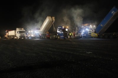Nocne remonty na wrocławskim lotnisku (ZOBACZ ZDJĘCIA)