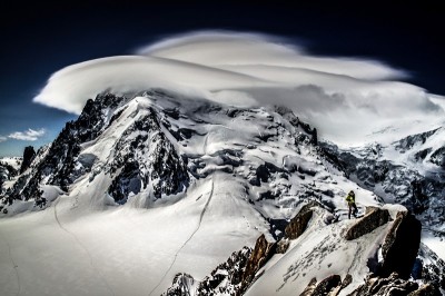 Zdobywa najwyższe szczyty Ziemi, by zrobić takie zdjęcia (ZOBACZ)