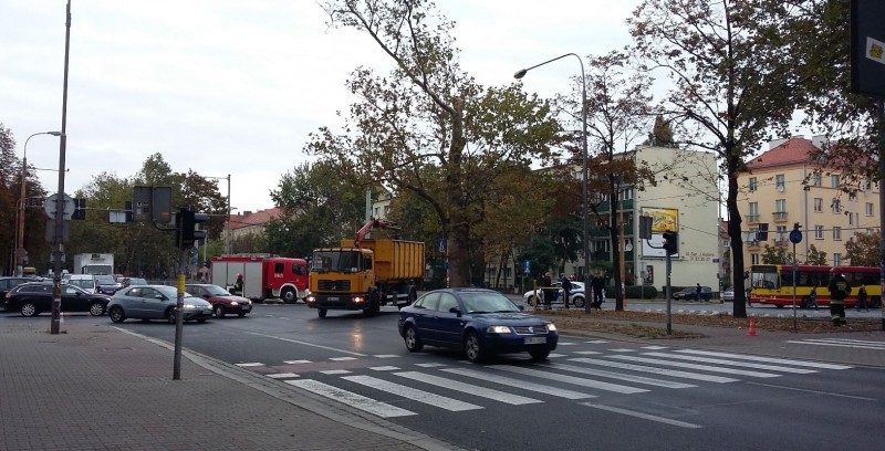 Wrocław: wypadek na Gajowickiej (ZOBACZ) - fot. Gregor Niegowski
