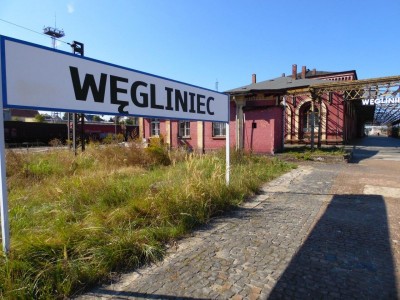 Wiekowy dworzec i pociąg do lepszego jutra (ZDJĘCIA)