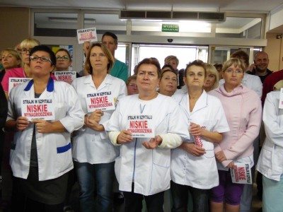 Jelenia Góra: W proteście wyszli przed szpital (FOTO) - 12