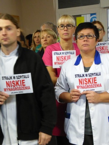 Jelenia Góra: W proteście wyszli przed szpital (FOTO) - 13