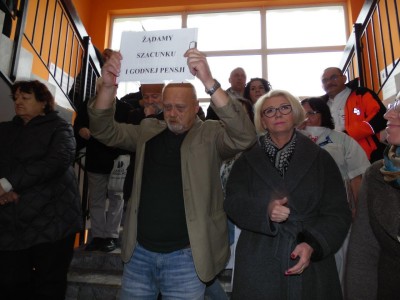 Jelenia Góra: W proteście wyszli przed szpital (FOTO) - 18