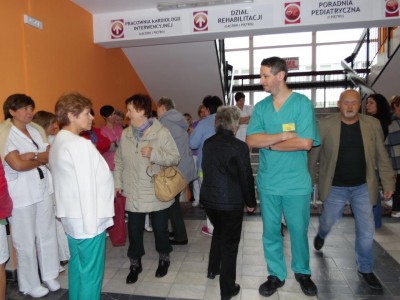 Jelenia Góra: W proteście wyszli przed szpital (FOTO) - 1