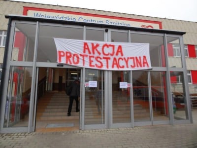 Jelenia Góra: W proteście wyszli przed szpital (FOTO) - 20
