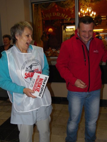 Jelenia Góra: W proteście wyszli przed szpital (FOTO) - 2