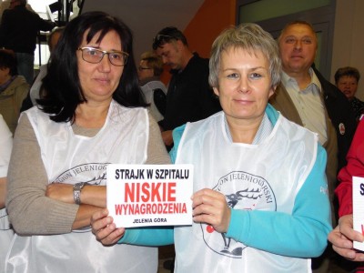 Jelenia Góra: W proteście wyszli przed szpital (FOTO) - 6