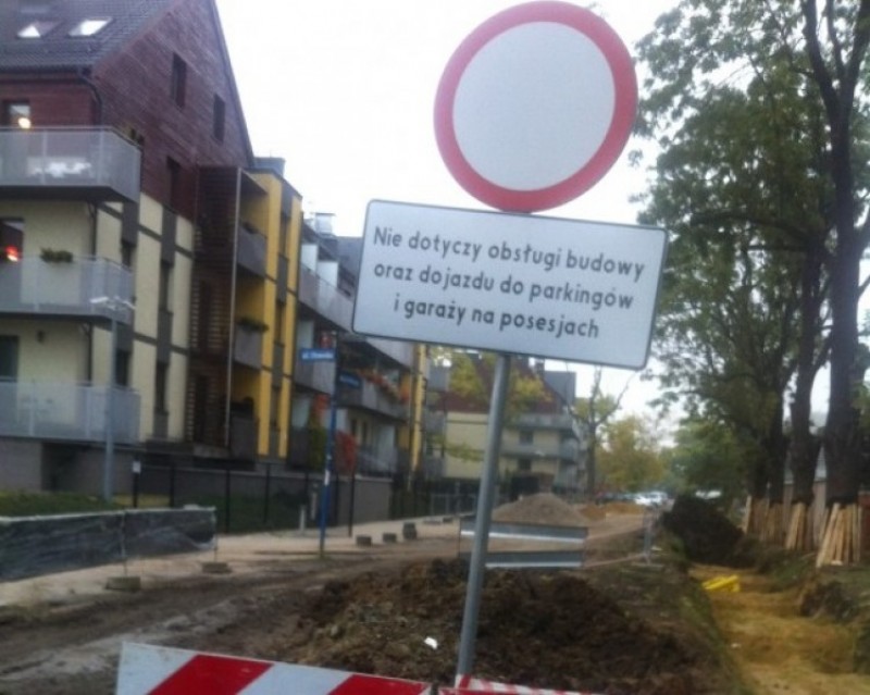 Droga z prawdziwego zdarzenia przy ulicy Łubinowej - fot. Elżbieta Osowicz (Radio Wrocław)