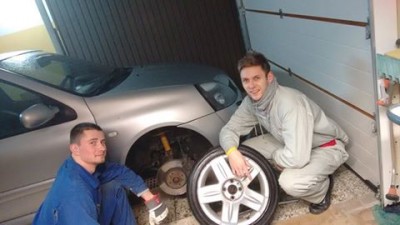 Przerabiają auta na wyczynowe i biorą udział w rajdach - 1