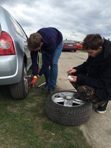 Przerabiają auta na wyczynowe i biorą udział w rajdach - 4