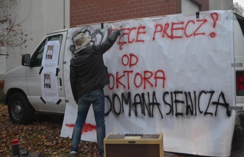 Pikieta w obronie doktora Domanasiewicza