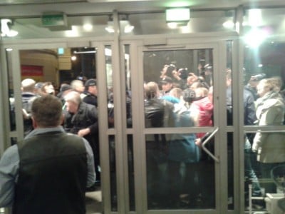 Awantura przed Teatrem Polskim we Wrocławiu (ZOBACZ) - 0