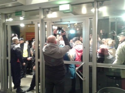 Awantura przed Teatrem Polskim we Wrocławiu (ZOBACZ) - 1