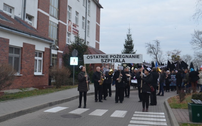 Trzebnicki szpital: Pogrzeb w internecie, protest na ulicy - fot. Elżbieta Osowicz (Radio Wrocław)