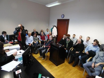 Skończyli studia z dyplomem i długiem