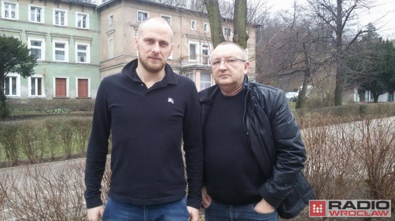 Były piłkarz reprezentacji Polski walczy ze składowiskiem odpadów - Piotr Włodarczyk (z lewej)/fot. Michał Wyszowski