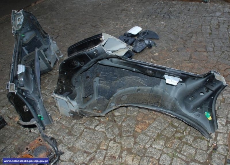 „Dziupla” z częściami kradzionych Audi, zlikwidowana przez policjantów - 