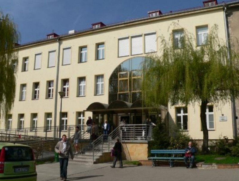 Zakaz odwiedzin w szpitalu wojskowym we Wrocławiu - archiwum prw.pl