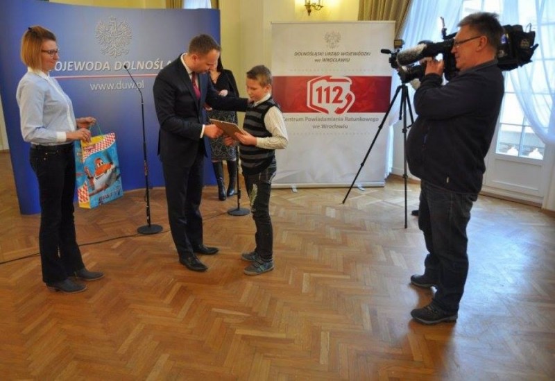 Mały bohater z Kłodzka nagrodzony - fot. DUW