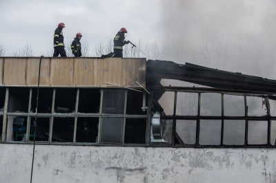 Wrocław: Pożar na terenie magazynów ABB (ZDJĘCIA) - 3