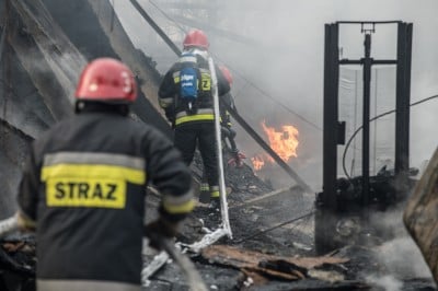 Wrocław: Pożar na terenie magazynów ABB (ZDJĘCIA) - 8