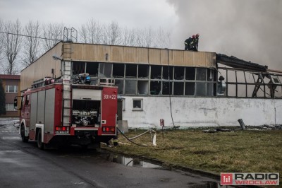 Wrocław: Pożar na terenie magazyn&oacute;w ABB (ZDJĘCIA)