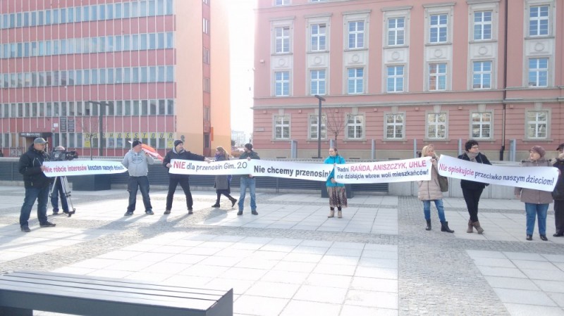 Nieskuteczny protest w sprawie wrocławskiego gimnazjum - 