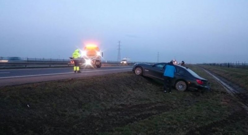 Wypadek prezydenckiego samochodu na autostradzie A4 (WIDEO) - fot. Twitter