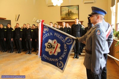 Ślubowanie nowo przyjętych policjantów i policjantek [ZDJĘCIA] - 1