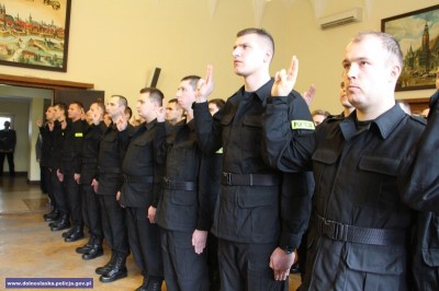 Ślubowanie nowo przyjętych policjantów i policjantek [ZDJĘCIA] - 5