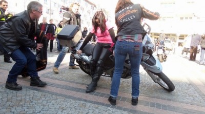 100 motocyklistek w różowych spódniczkach przejedzie przez Wrocław - 1
