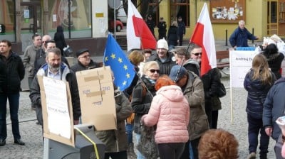 Demonstracja KOD w Legnicy (ZOBACZ)